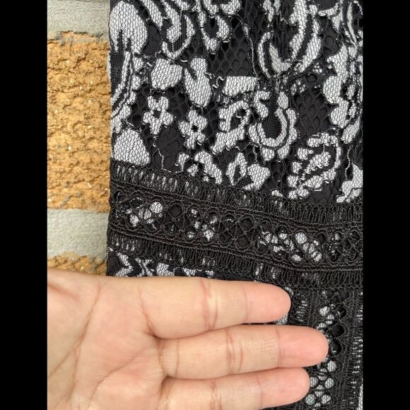 Keepsake The label  Lace Overlay Sleeveless Midi Dress medium - Picture 7 of 16